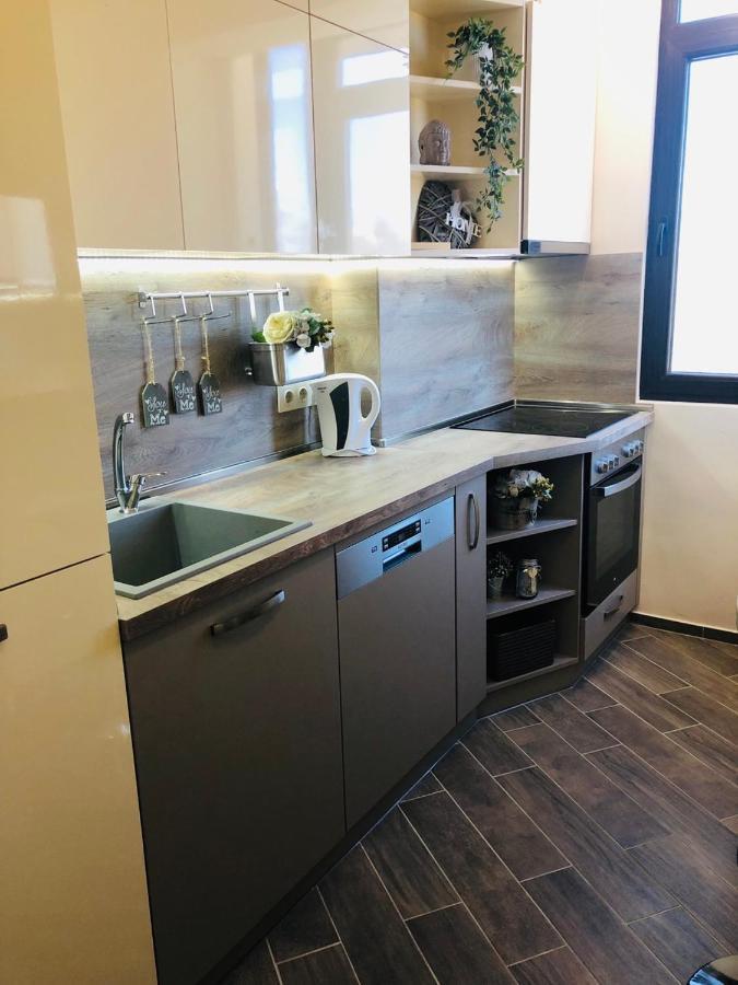 Lovely 3-Bedroom Apartment For 7 Ppl At The Centre Varna Ngoại thất bức ảnh
